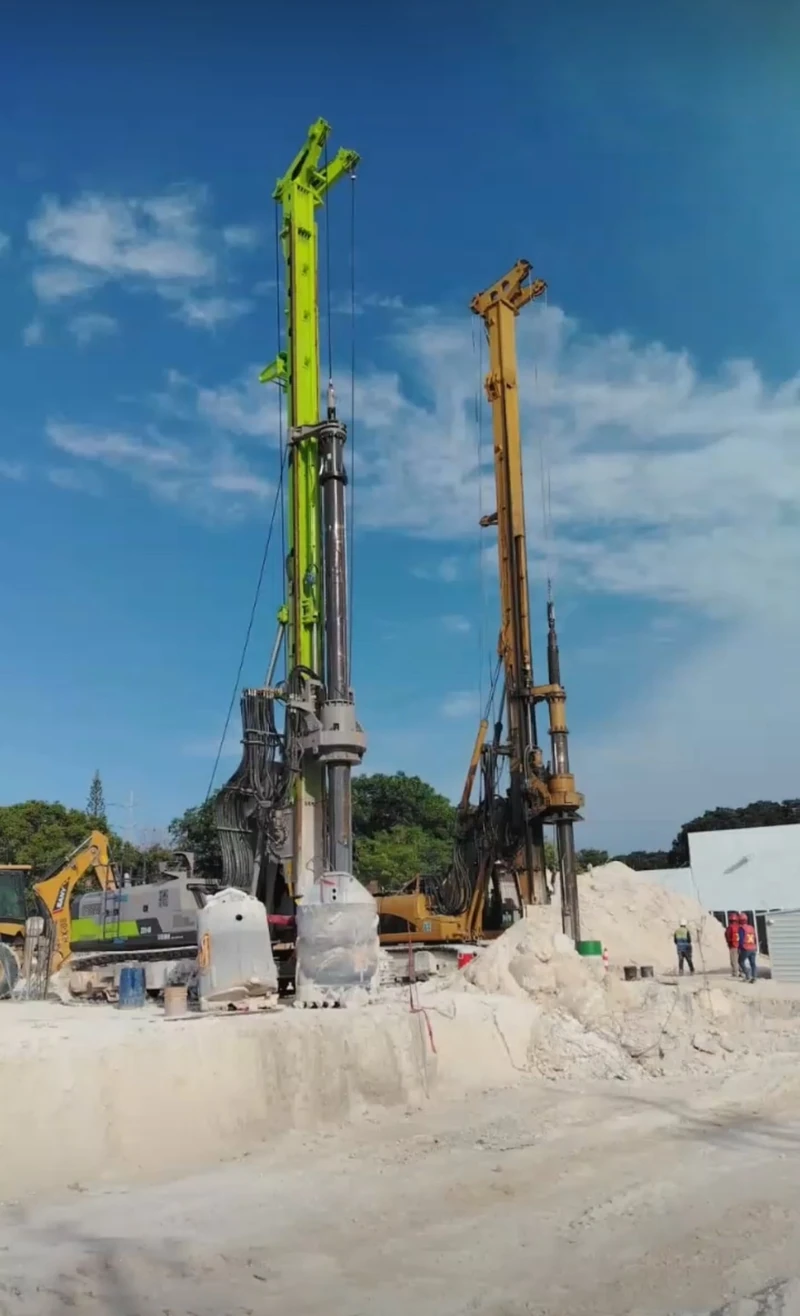 Súper ISSSTE · equipos de perforación trabajando en el frente de cimentación